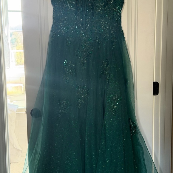 David's Bridal Jules & Cleo Emerald Green Beaded Floral Glitter Tulle Gown - Picture 11 of 11